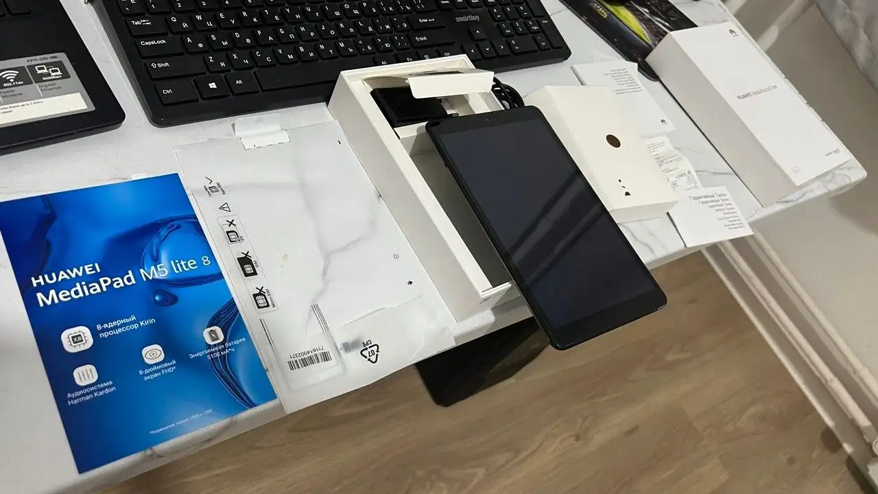Планшет Huawei MediaPad M5 Lite 8" 32GB с замененным экраном - Планшеты (Электроника) в Подольск