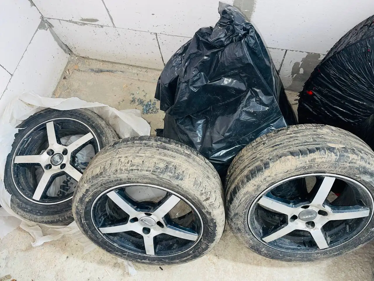 Летние колеса R15 с дисками в хорошем состоянии - Колеса и диски (Запчасти) в Подольск