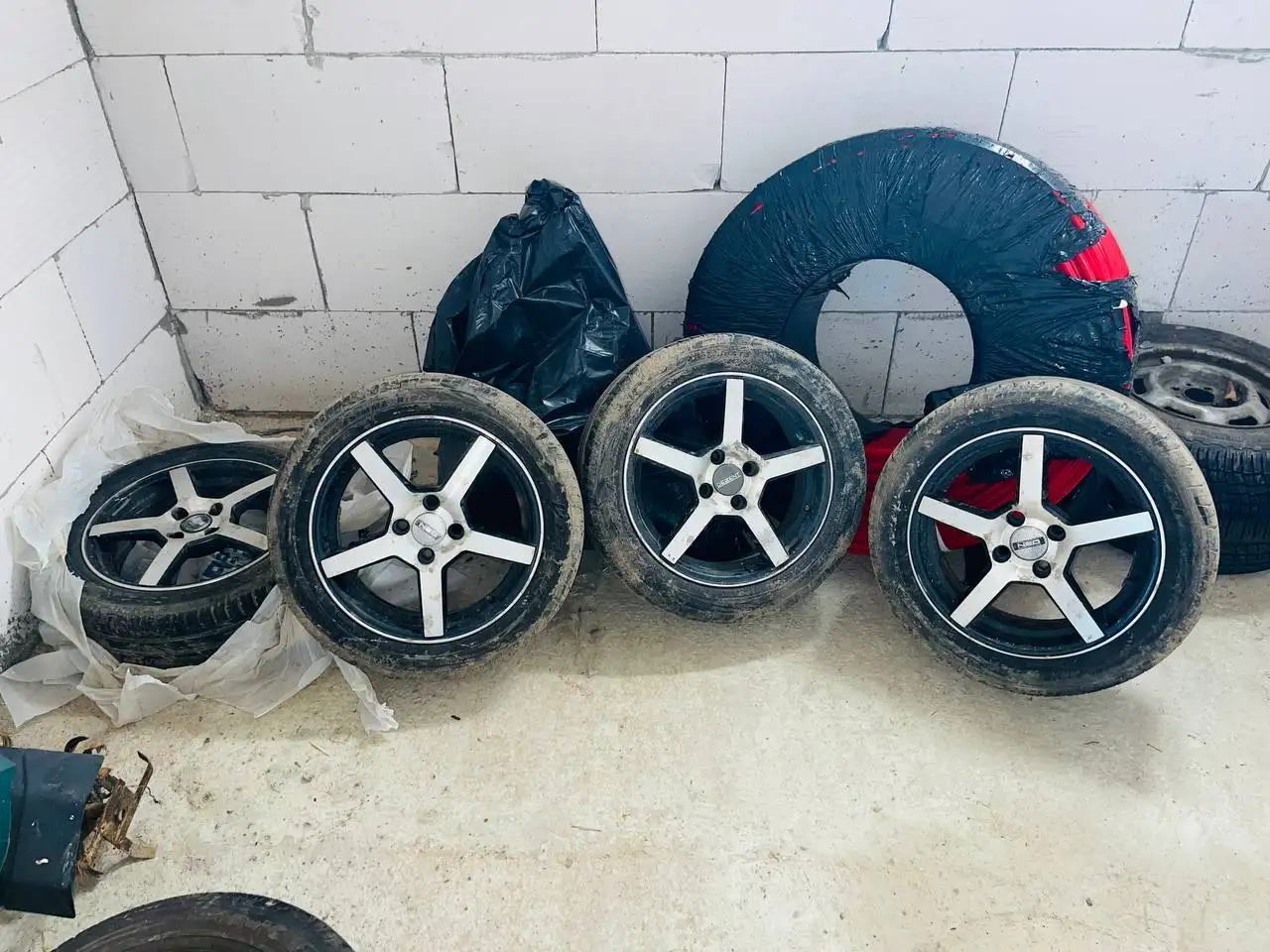 Летние колеса R15 с дисками в хорошем состоянии - Колеса и диски (Запчасти) в Подольск