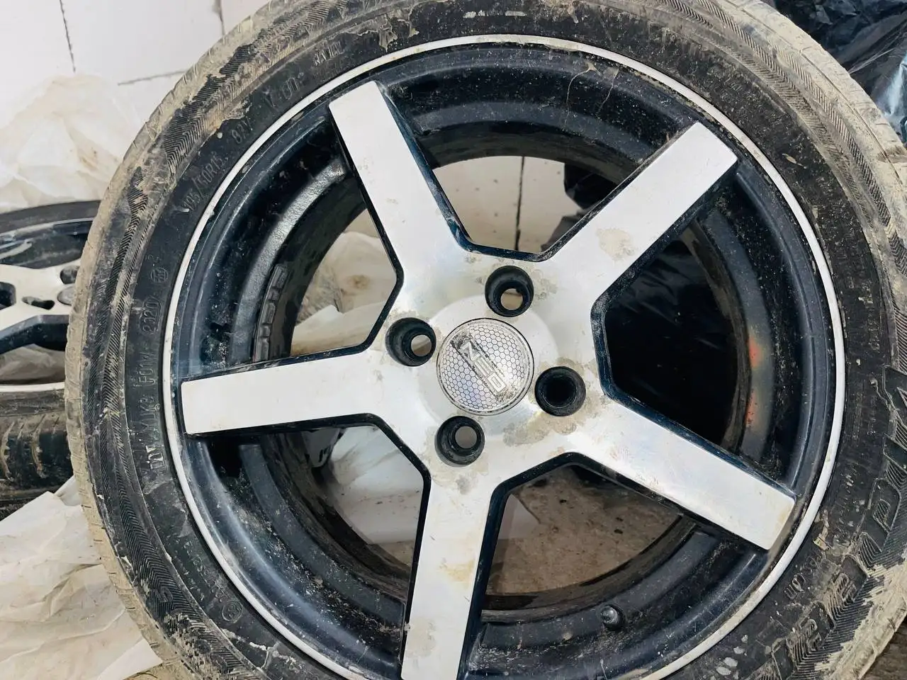 Летние колеса R15 с дисками в хорошем состоянии - Колеса и диски (Запчасти) в Подольск
