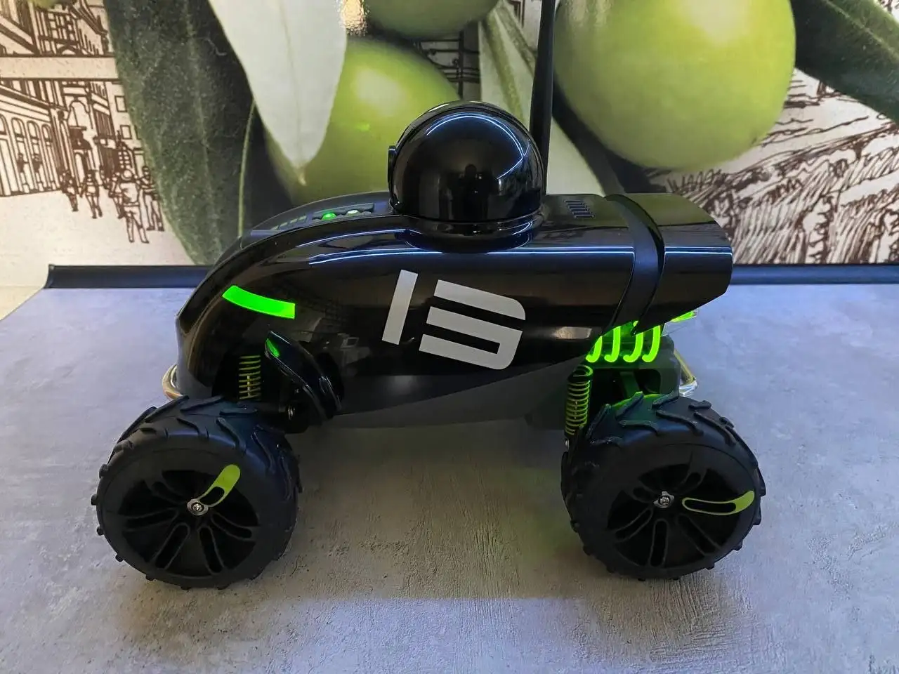 Машинка новая, управляется с телефона андроид - Радиоуправляемые модели (Хобби и отдых) в Подольск