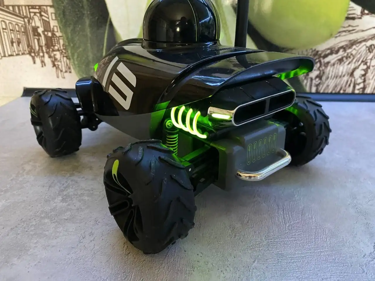 Машинка новая, управляется с телефона андроид - Радиоуправляемые модели (Хобби и отдых) в Подольск