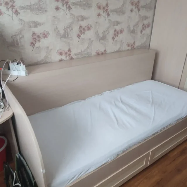 Продам односпальную кровать с матрасом и ящиками - Кровати в Москва