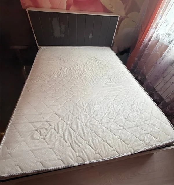 Продам двуспальную кровать с матрасом - Садовые товары в Подольск