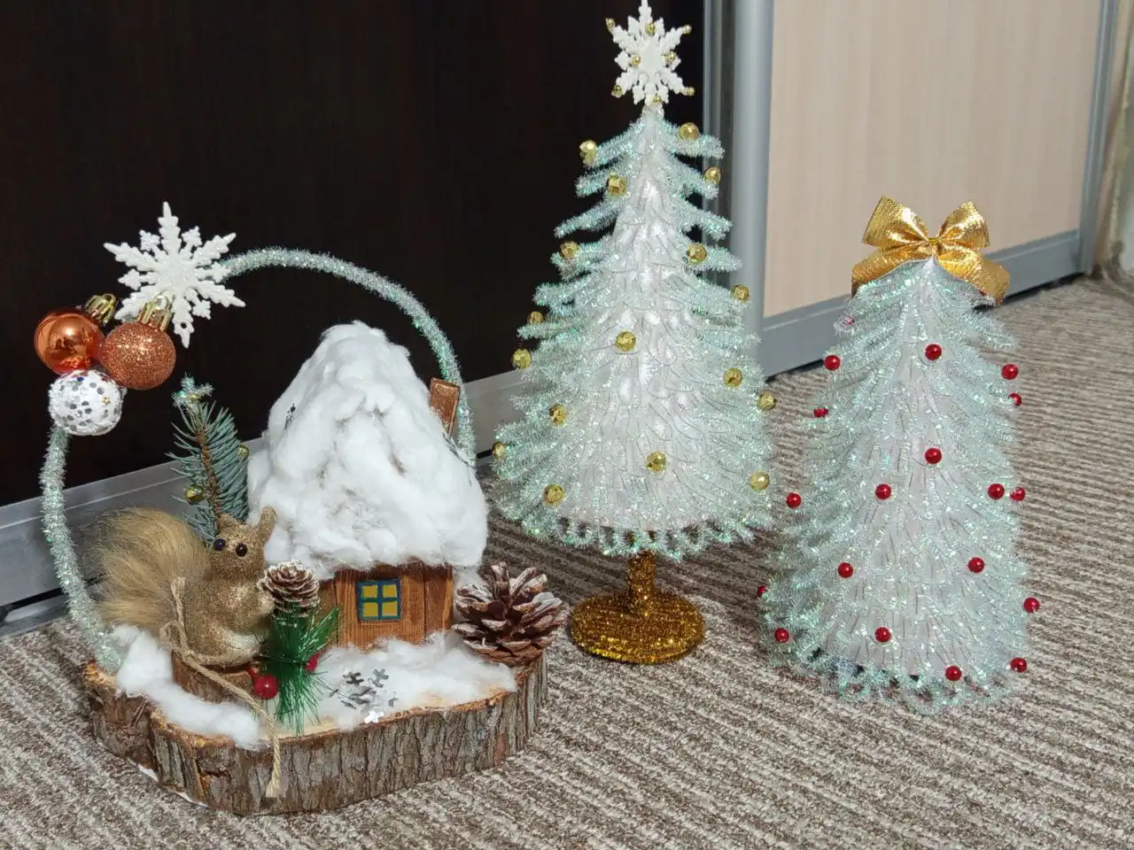 Новогодние поделки в наличии