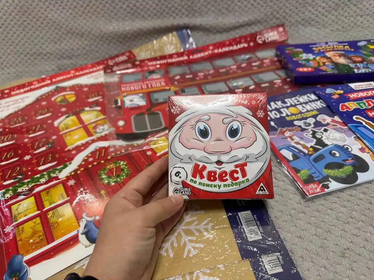 Наклейки и развивающие книги для детей