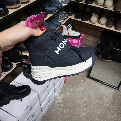 Зимняя одежда и обувь - частное объявление в Кировское