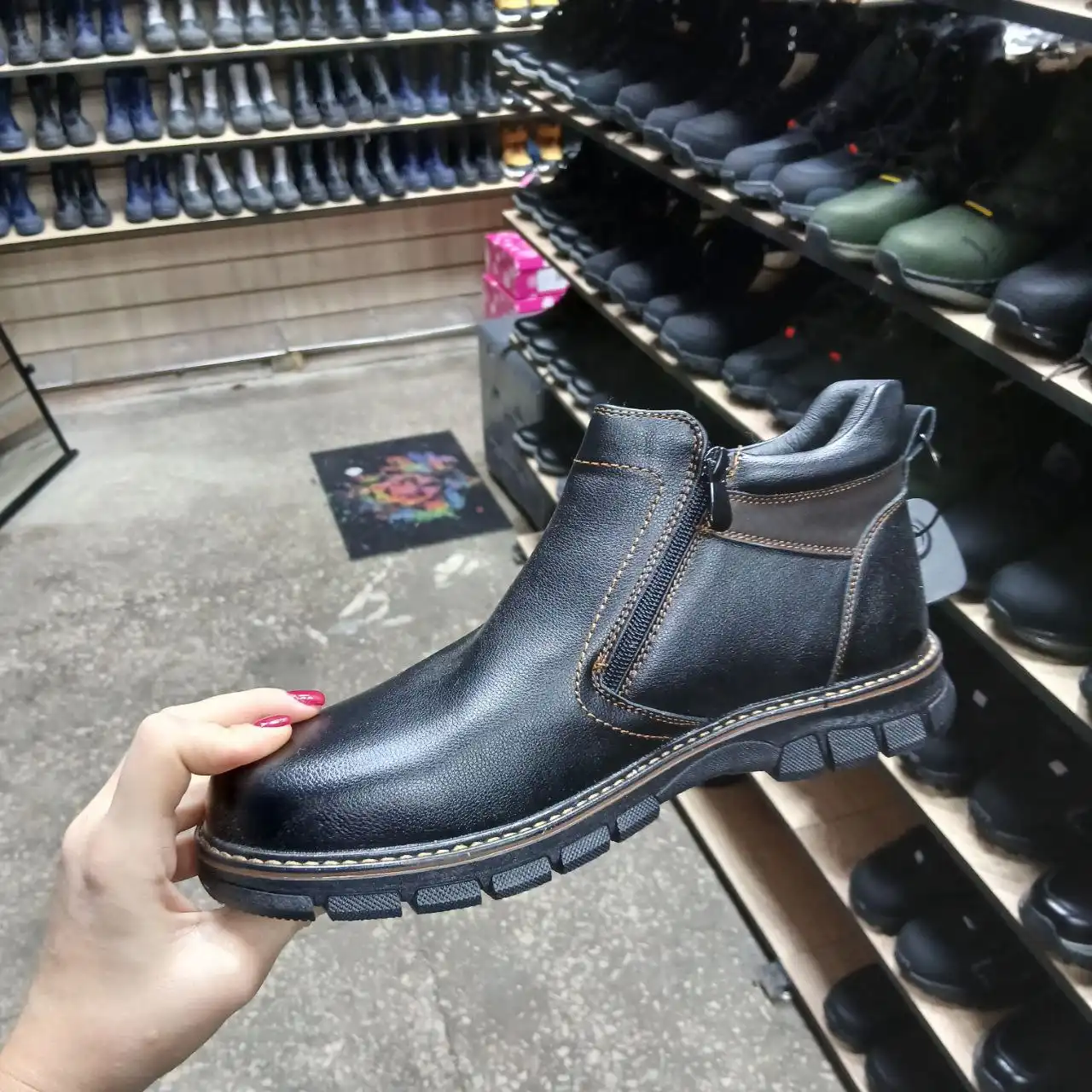 Зимняя одежда и обувь в Кировском