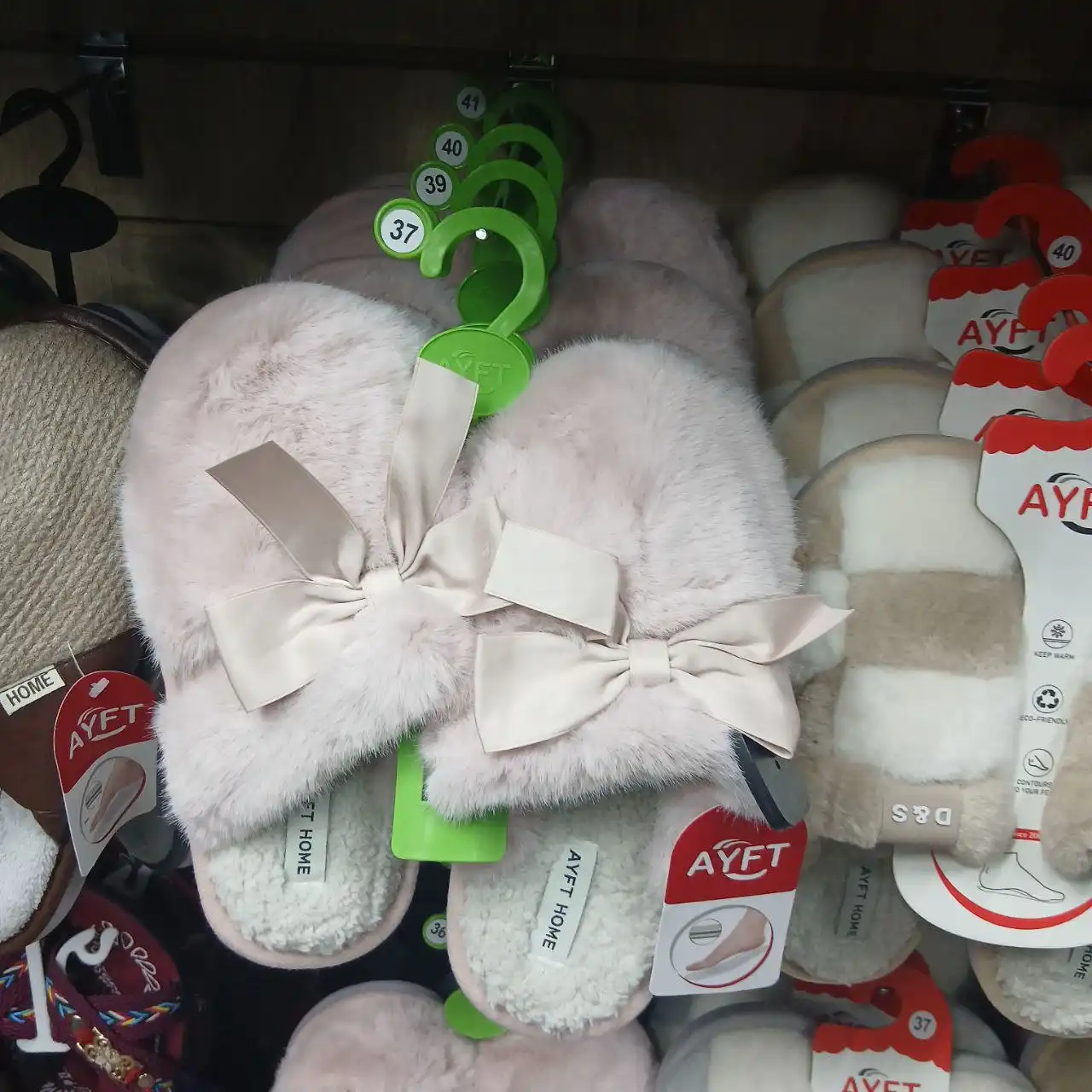 Одежда и обувь в Кировском