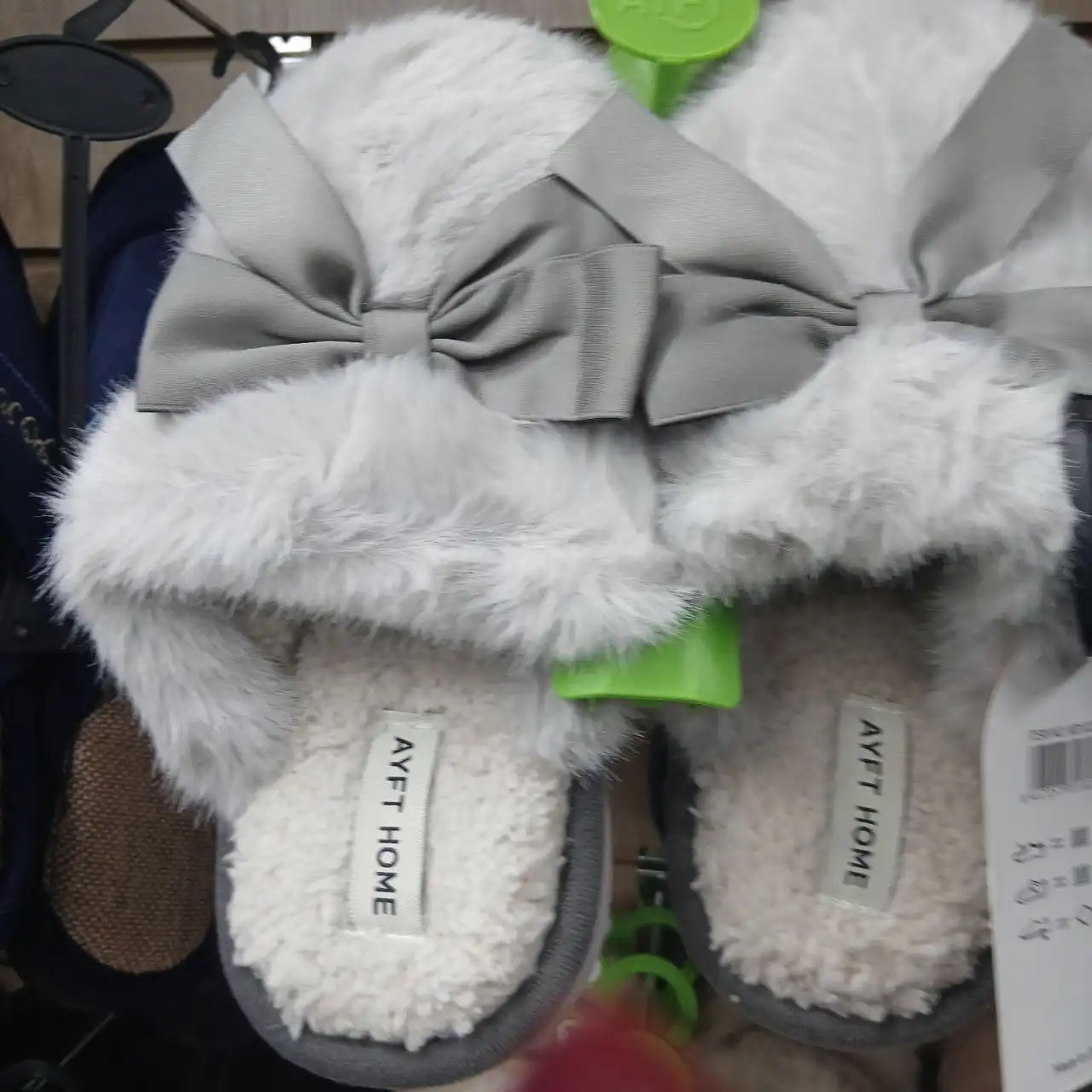 Одежда и обувь в Кировском