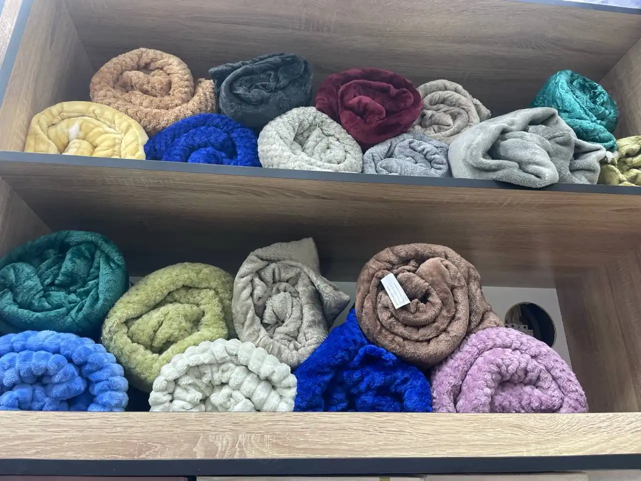 Пледы в наличии в Кировском - Пледы (Одежда) в Кировское