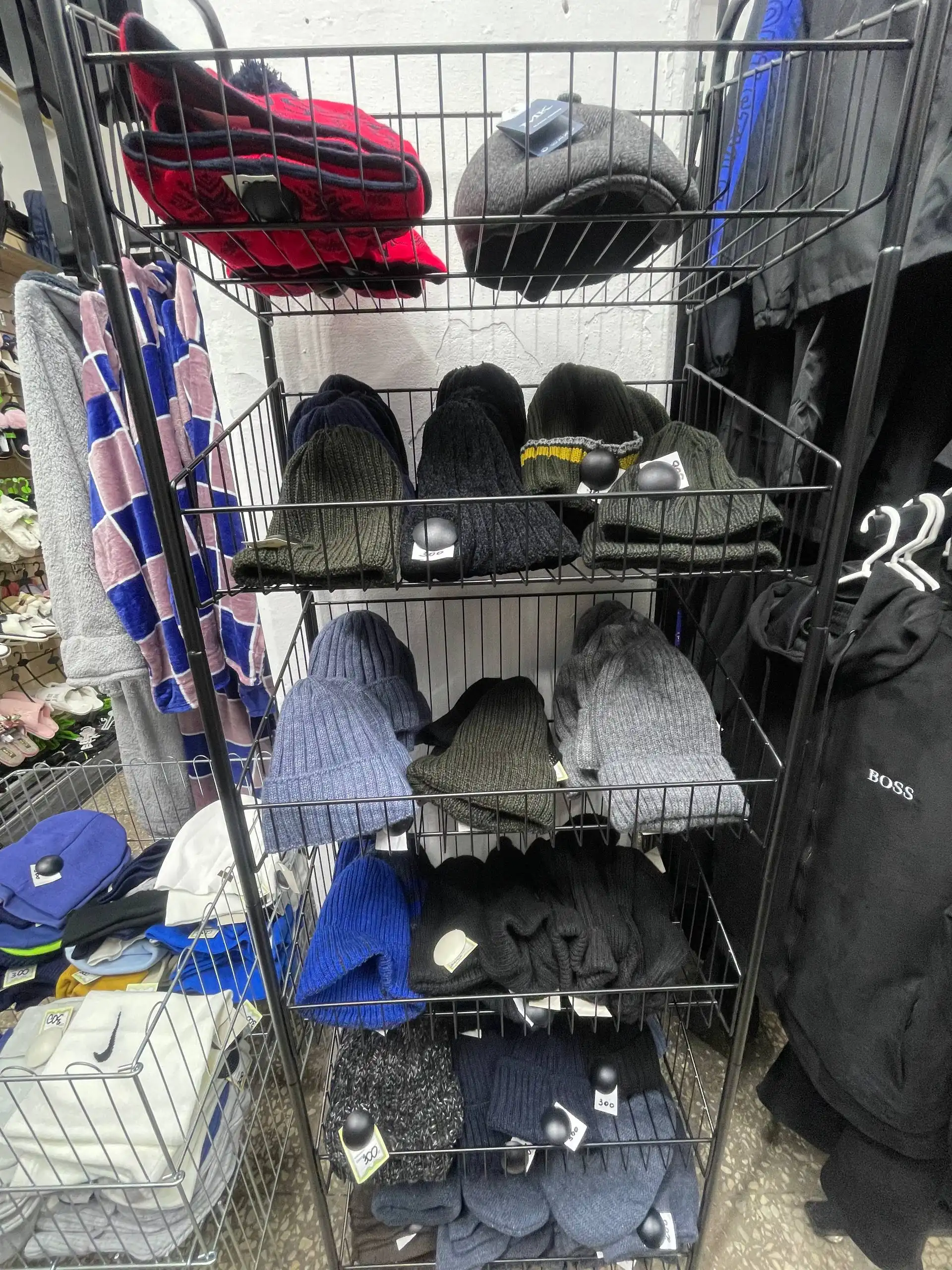 Шапки мужские и снуды в наличии - Головные уборы (Одежда) в Кировское