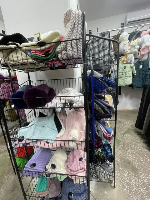 Большой выбор женских шапок и комплектов - частное объявление в Кировское