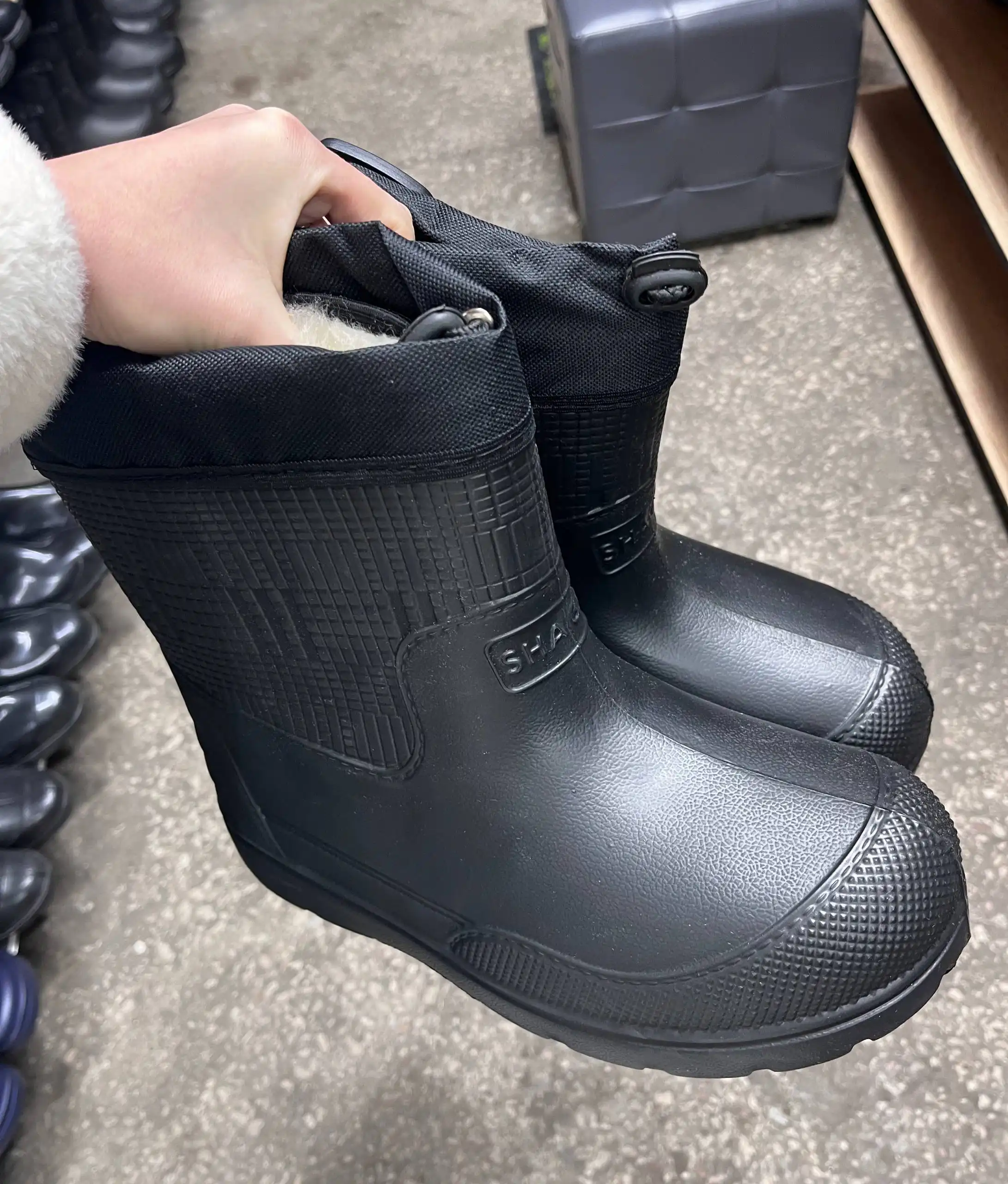 Одежда и обувь 40-46 размер - Одежда в Кировское