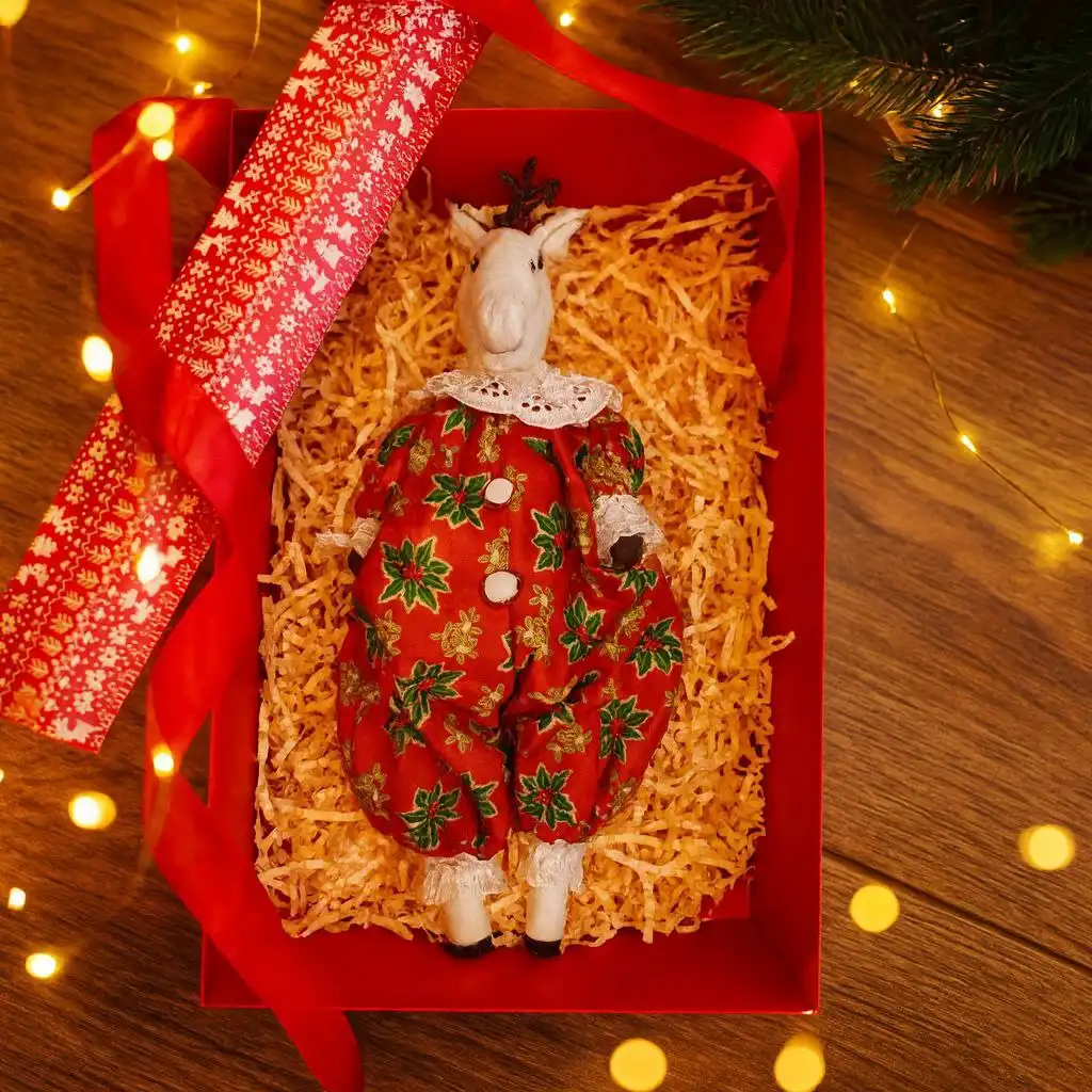 Новогодняя лошадка под ёлку - символ года 2026