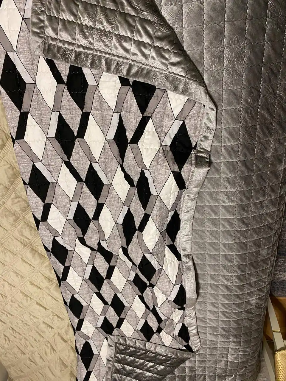 Продажа конфетницы, пледа и матраса