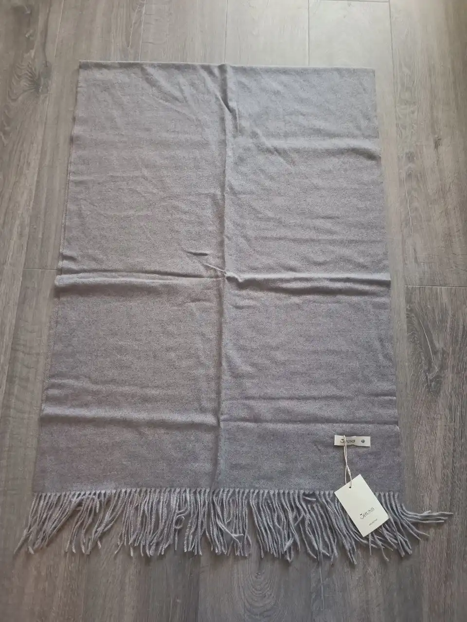 Тёплый и мягкий шарф с кисточками