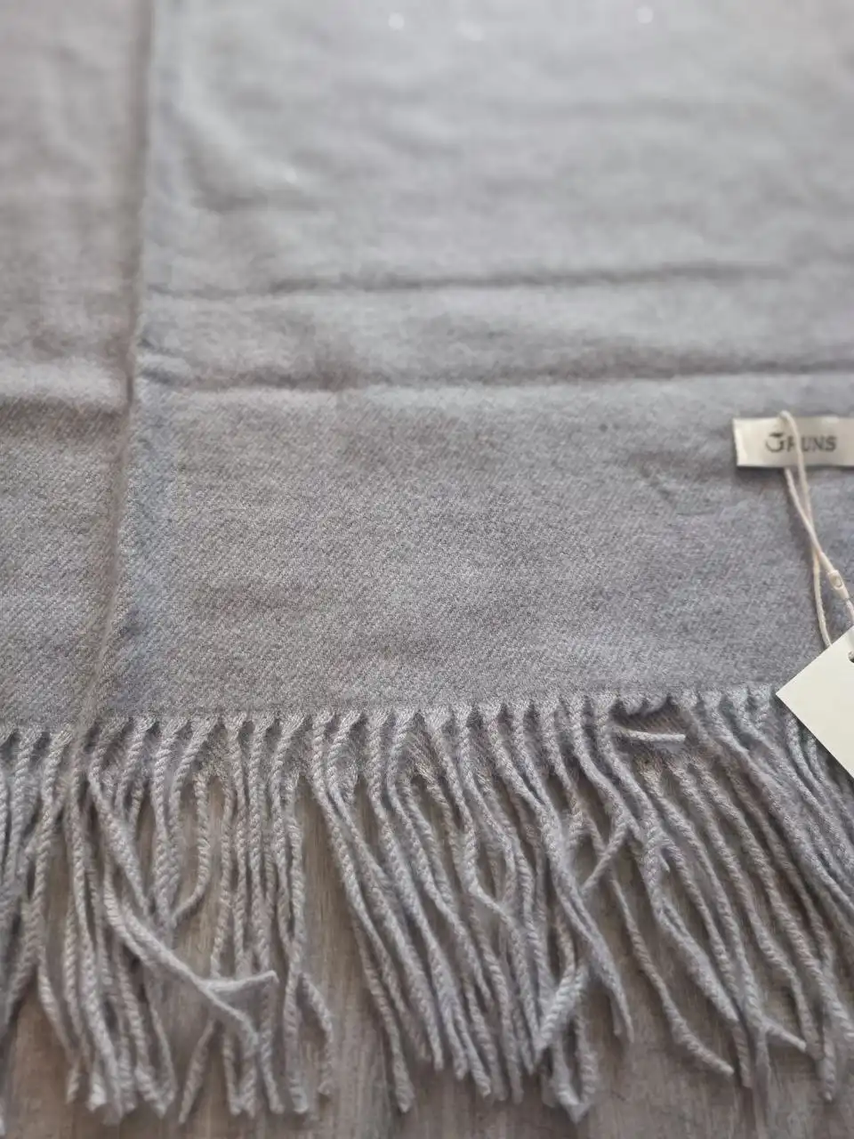 Тёплый и мягкий шарф с кисточками