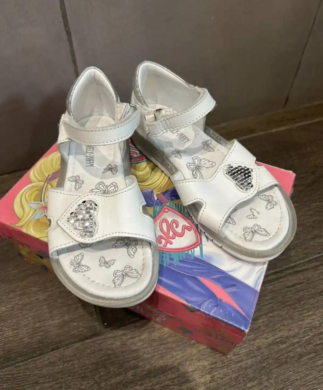 Туфли для девочки 29 размер новые