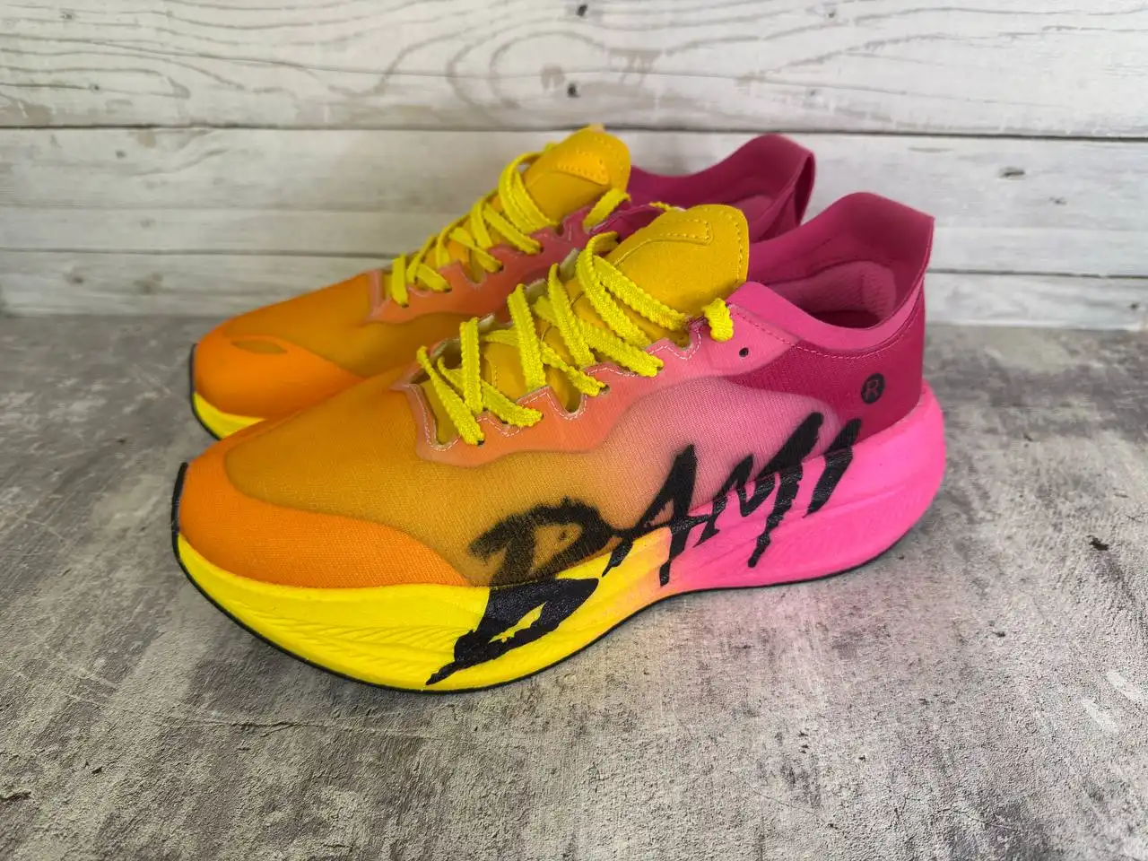 Кроссовки мужские и женские разные модели