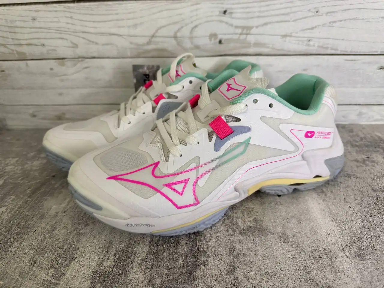 Кроссовки мужские и женские разные модели