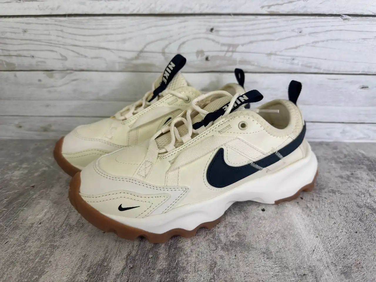 Кроссовки мужские и женские разные модели