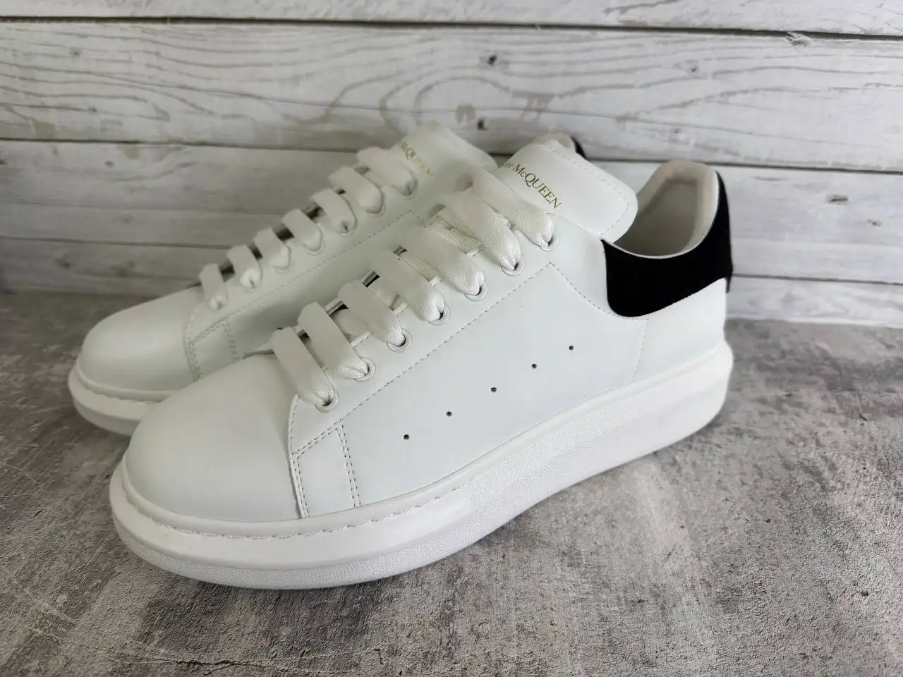 Кроссовки мужские и женские разные модели