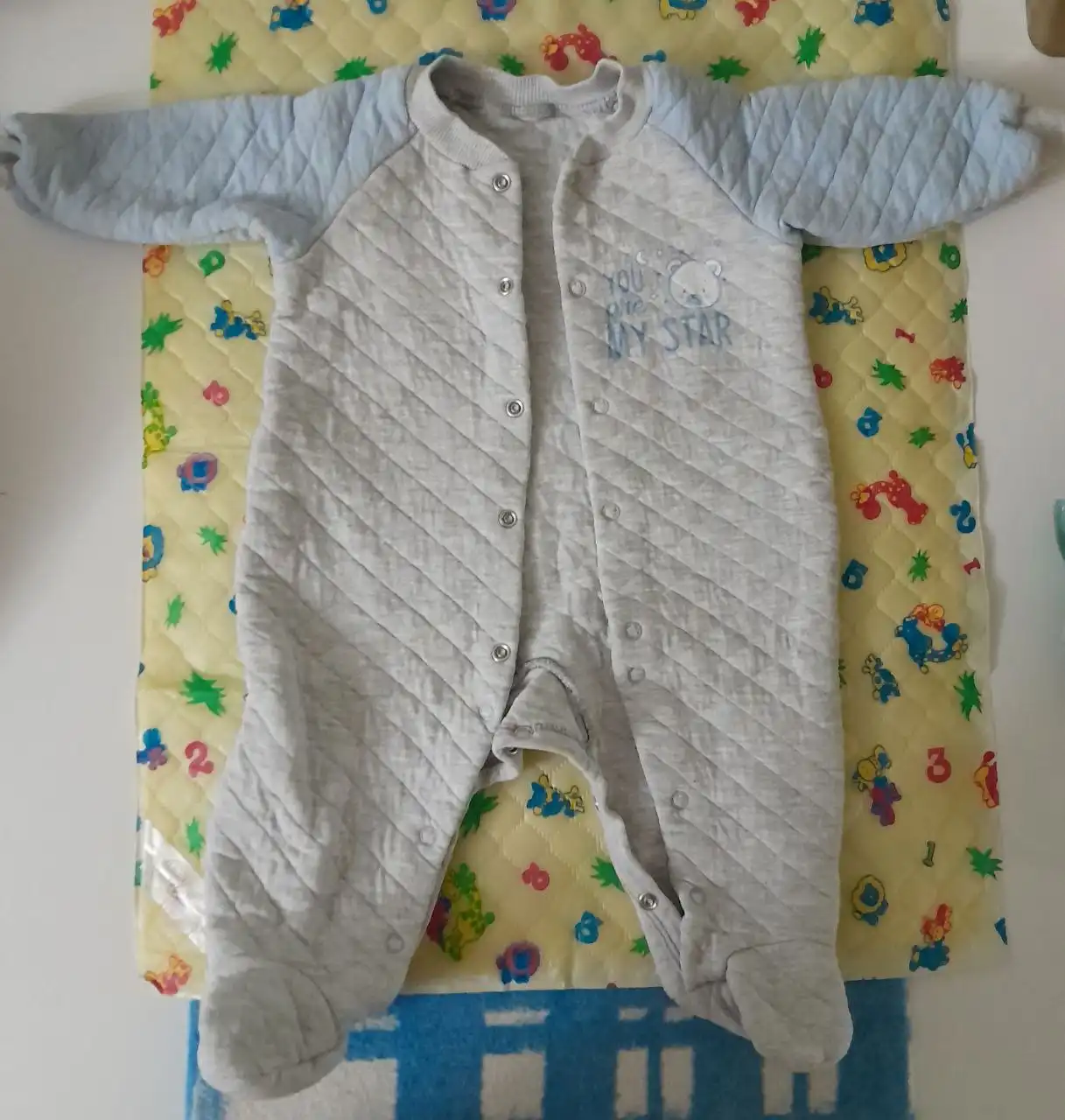 Продажа товара на улице Академика Грушина