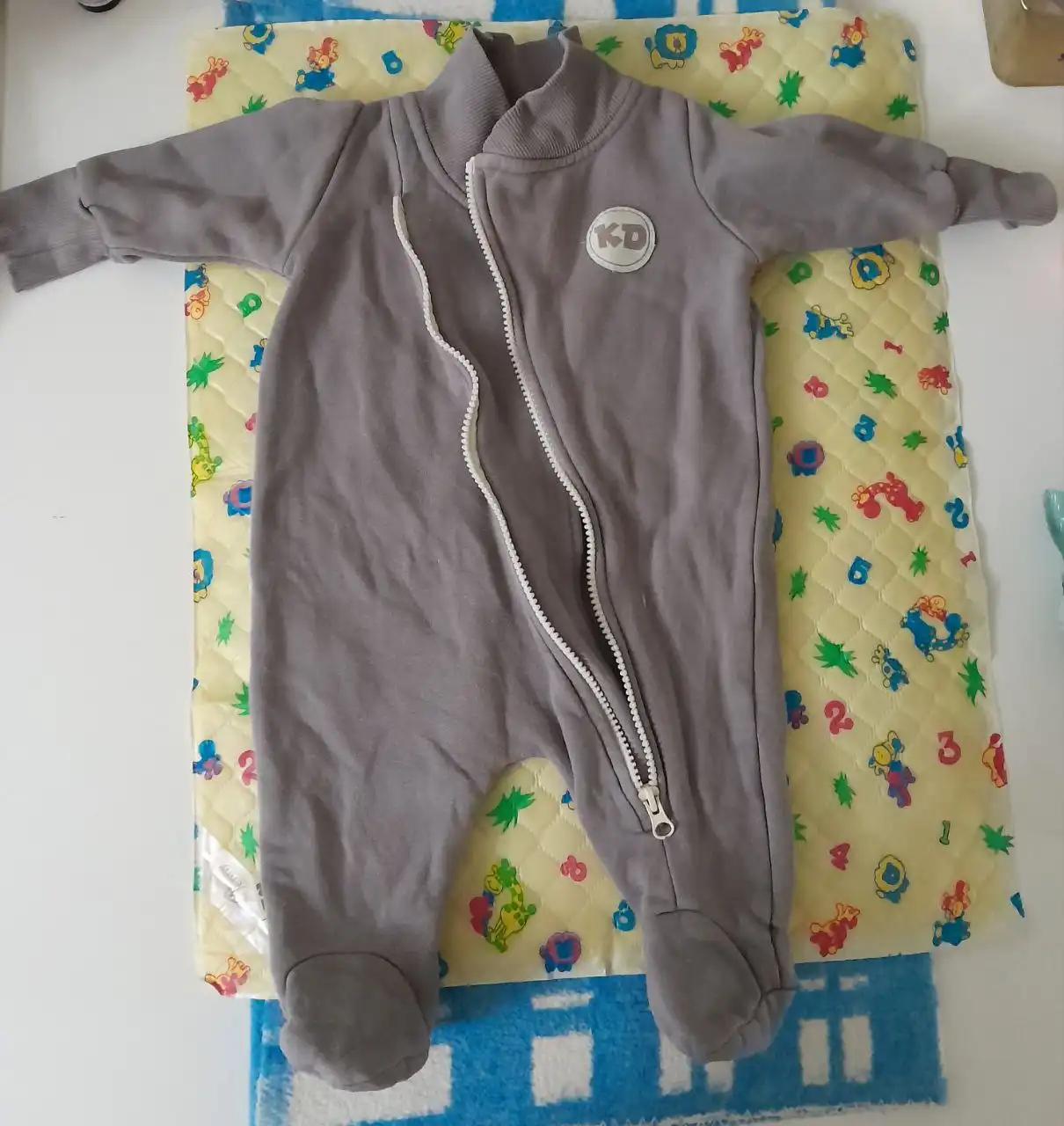 Продажа товара на улице Академика Грушина