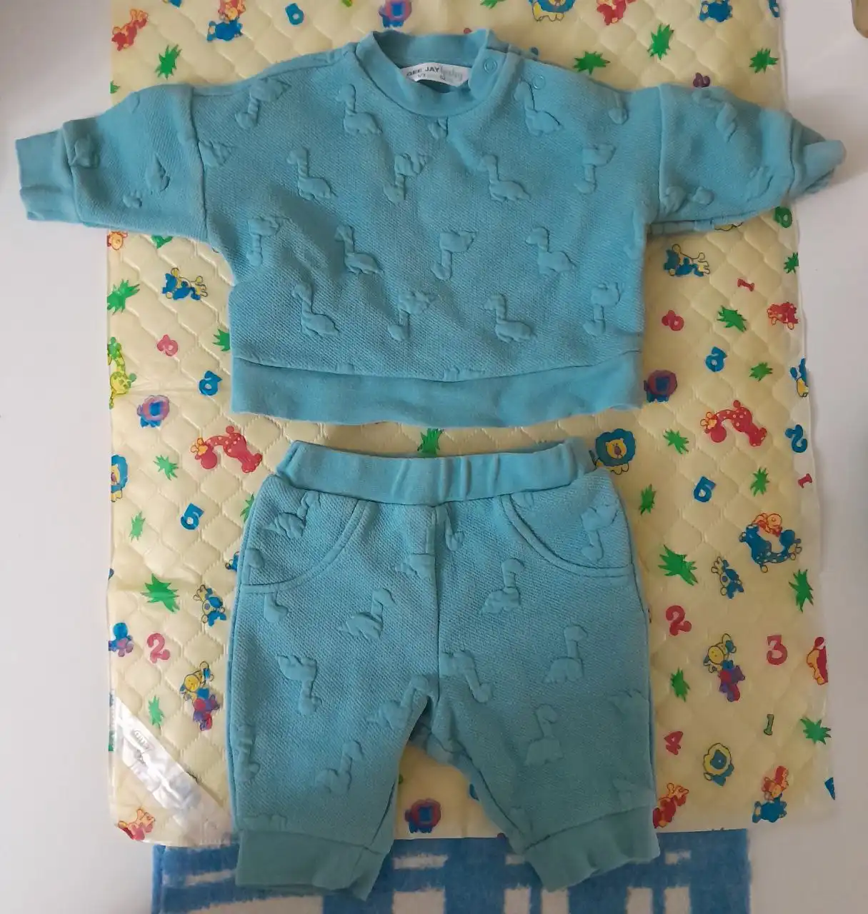 Продажа товара на улице Академика Грушина