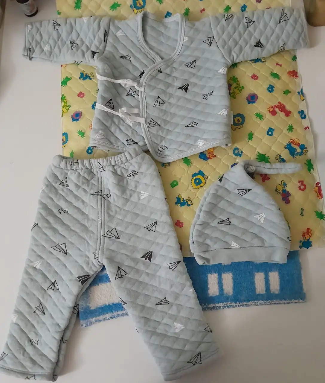 Продажа товара на улице Академика Грушина