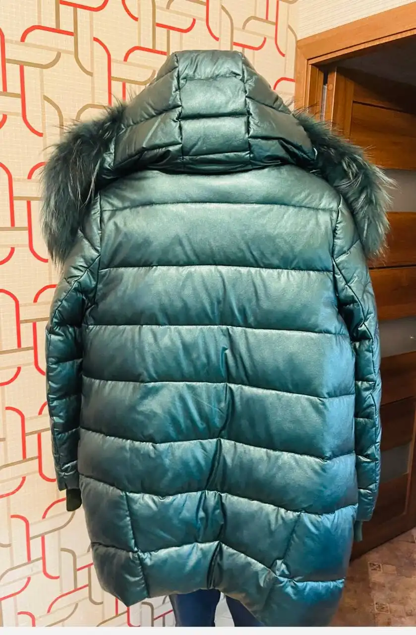 Зимняя куртка из эко кожи с натуральным мехом енота