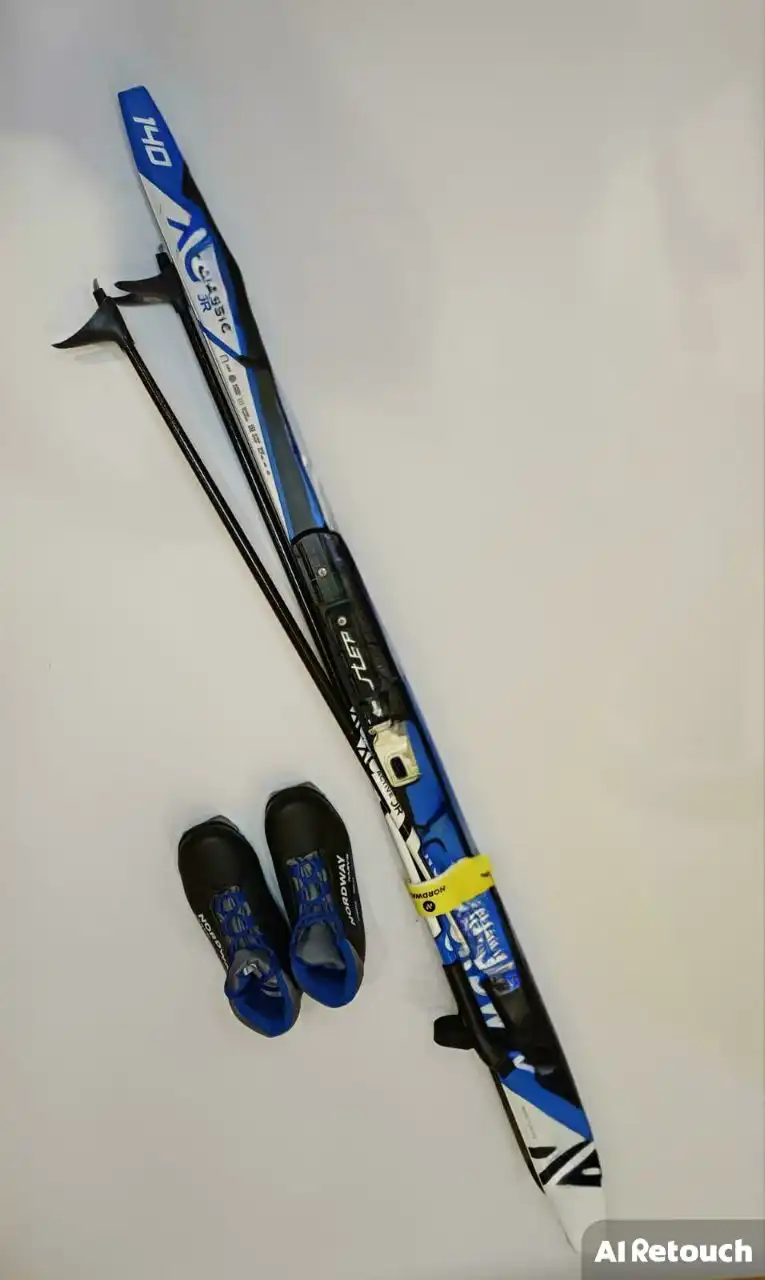 Детские лыжи с ботинками и палками