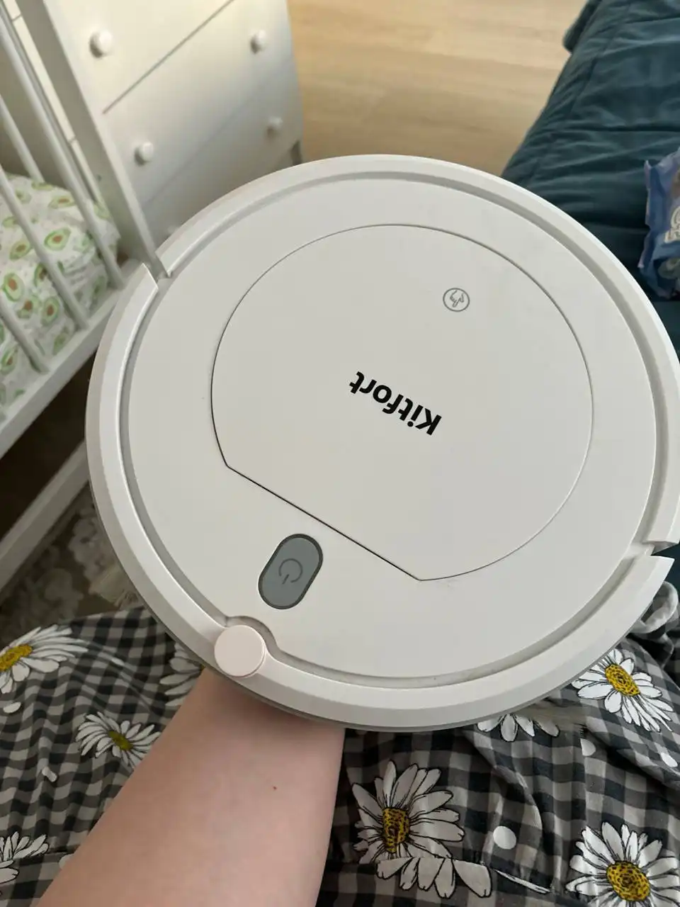 Продам робот-пылесос Kitfort КТ-531