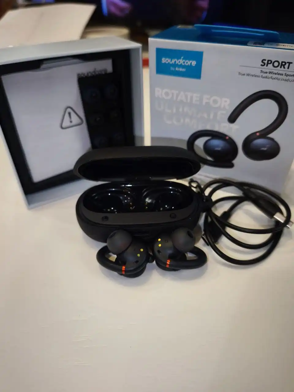 Наушники Soundcore by Anker Sport X10, тостер, сумка для ноутбука