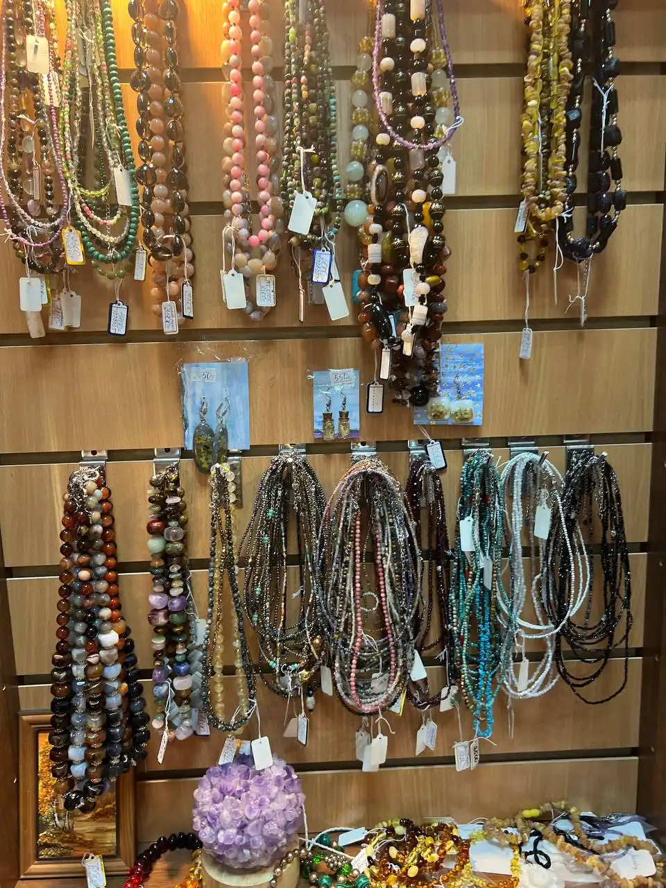 Камни и украшения большой ассортимент