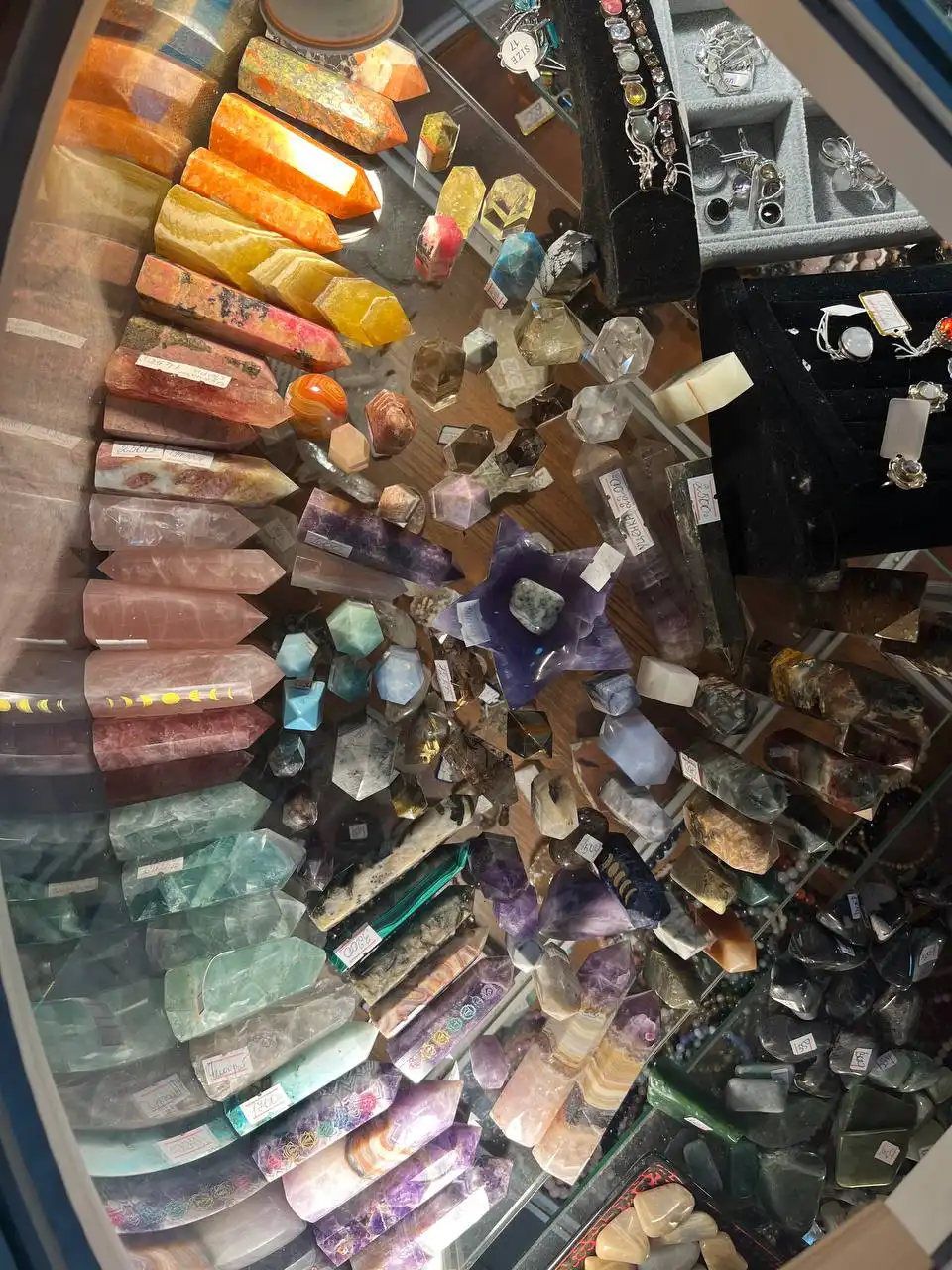 Камни и украшения большой ассортимент