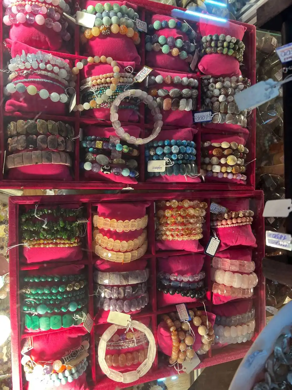 Камни и украшения большой ассортимент