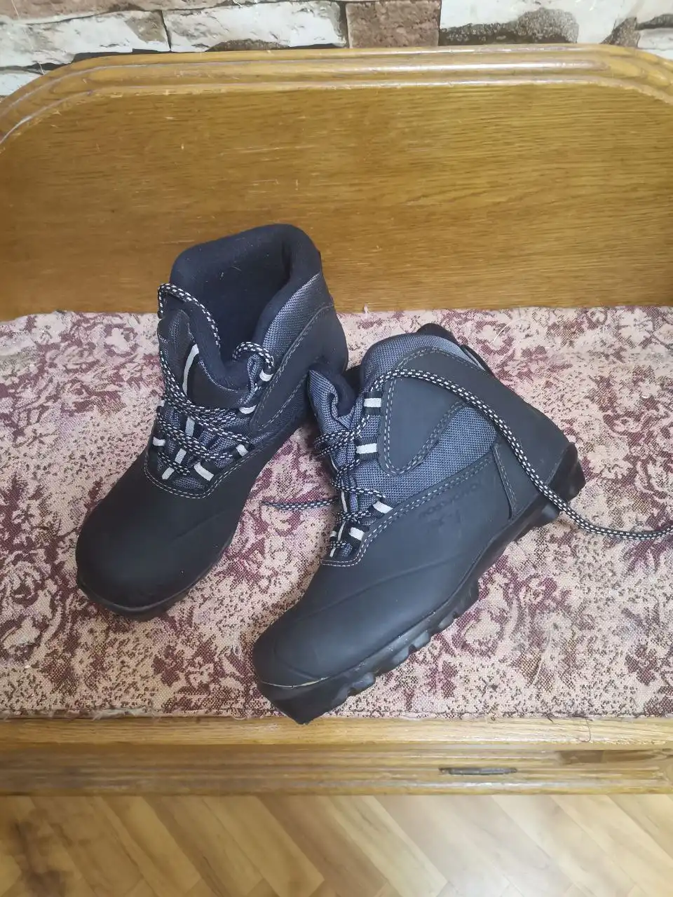 Лыжные ботинки размером 24 см