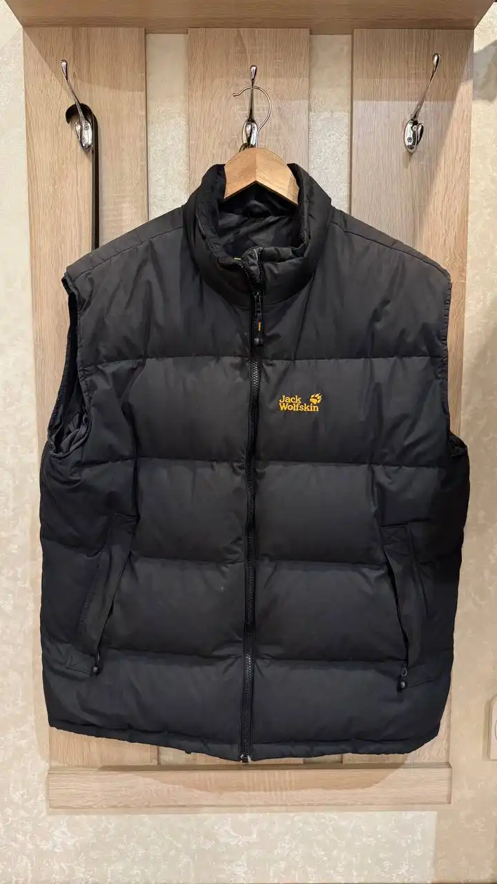 Теплая жилетка Jack Wolfskin и парка Hugo Boss