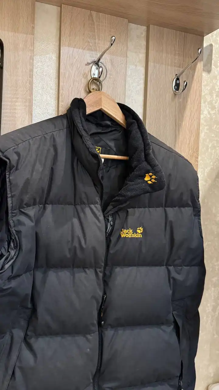 Теплая жилетка Jack Wolfskin и парка Hugo Boss