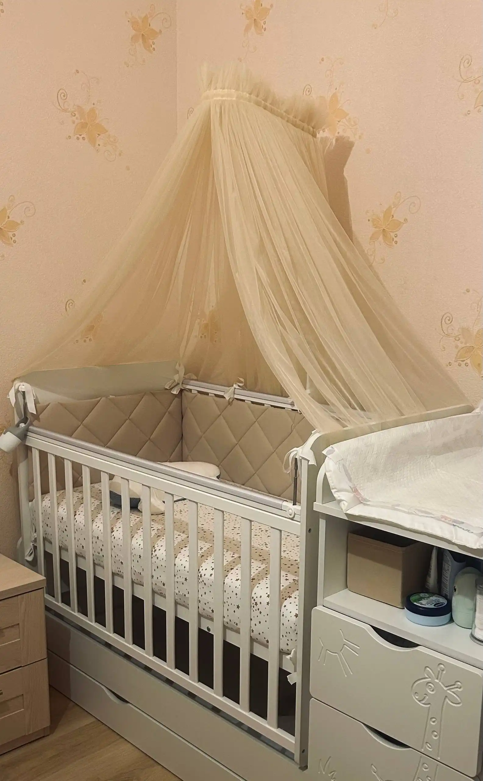 Балдахин на кроватку для новорожденного