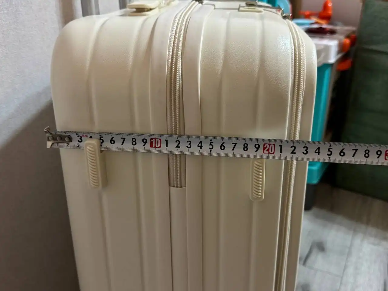 Новый чемодан размер S с отсеком для ноутбука