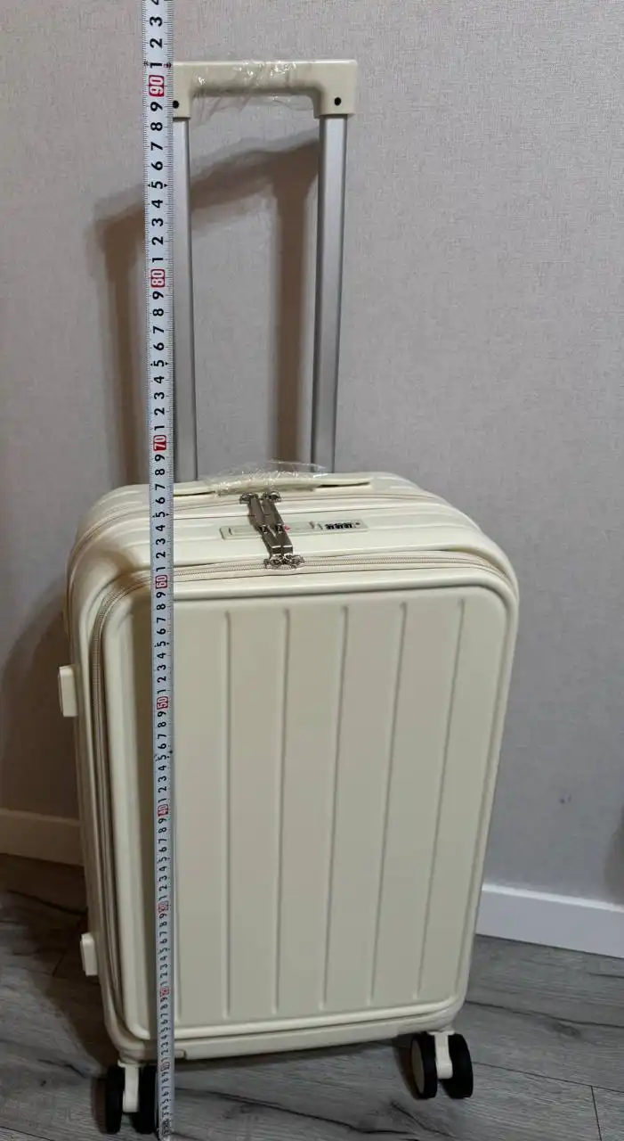 Новый чемодан размер S с отсеком для ноутбука