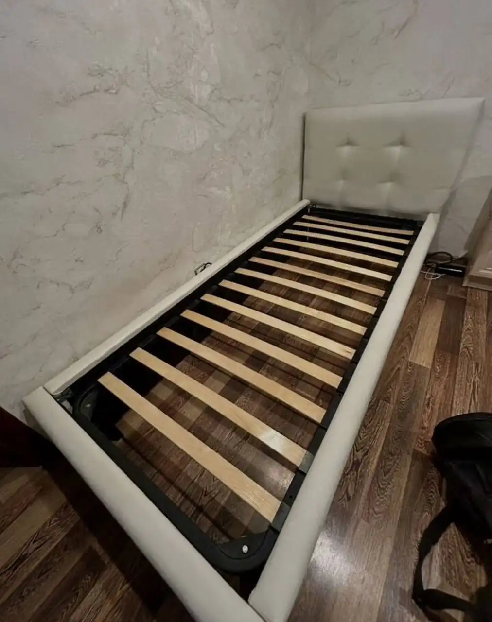 Продажа кровати 90x200 с матрасом