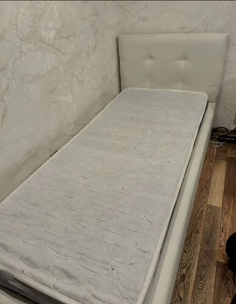 Продажа кровати 90x200 с матрасом