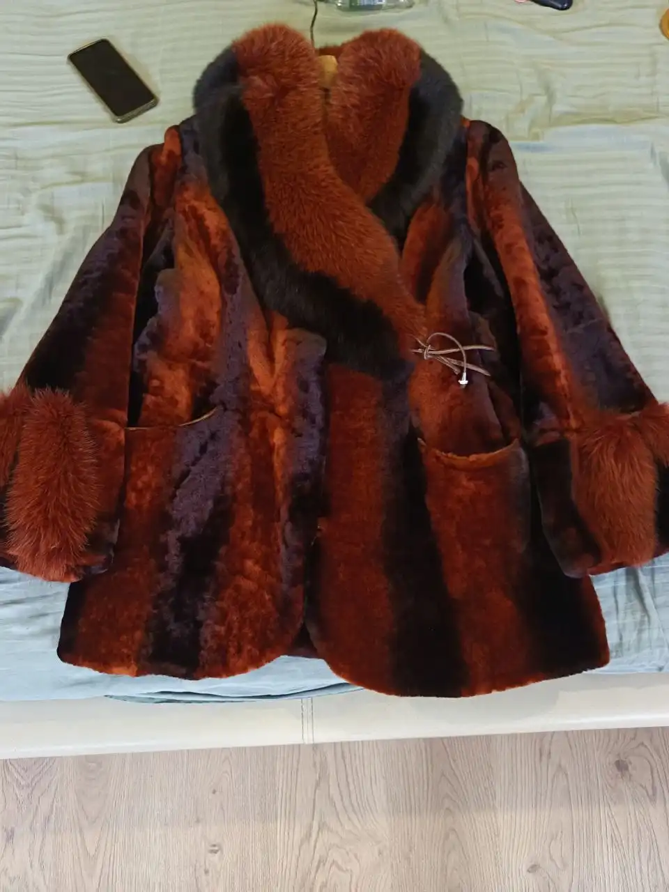 Продам шубу из натурального мутона в идеальном состоянии
