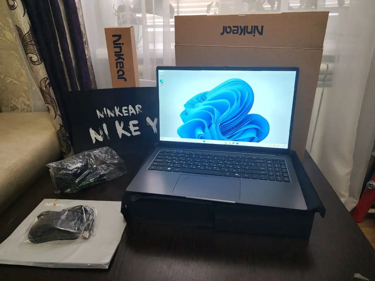 Продажа компьютерных кресел, монитора Lecoo и ноутбука Ninkear a15 air - Электроника в Химки