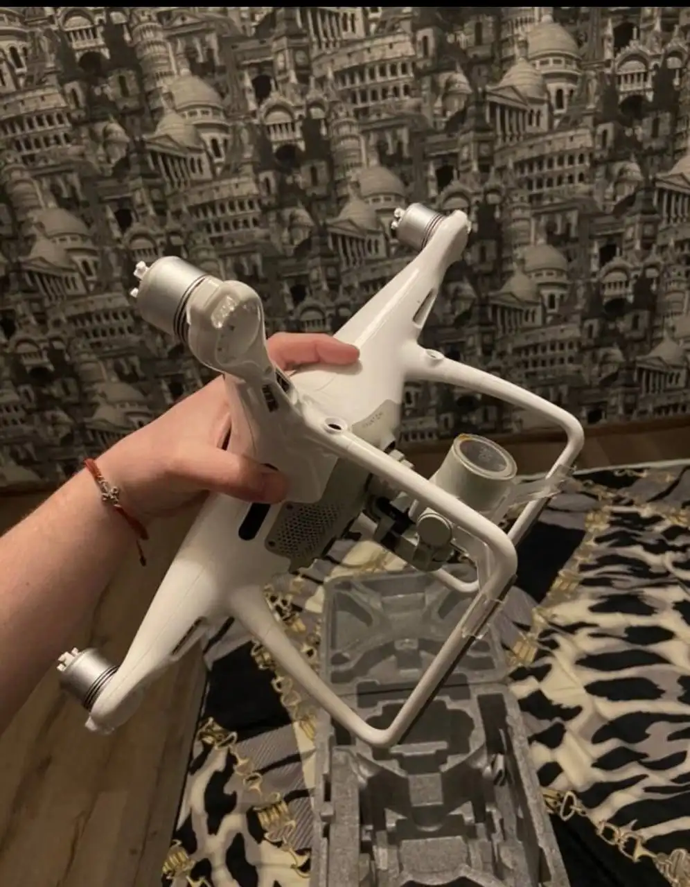 Продам квадрокоптер DJI Phantom 4 Pro Ver 2.0 - Квадрокоптеры (Электроника) в Химки