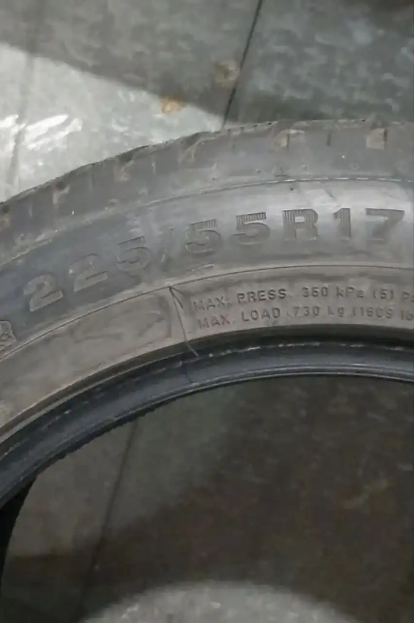 Продам б/у резину 4 колеса всесезонную - Шины и диски (Авто) в Химки